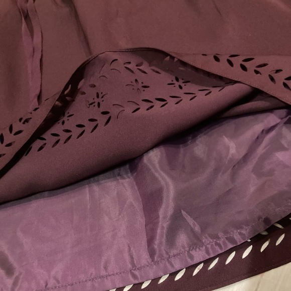 J Crew Womens Mini Skirt Cutout Detail Plum Color size 4 Elastic Waistband - Picture 9 of 9